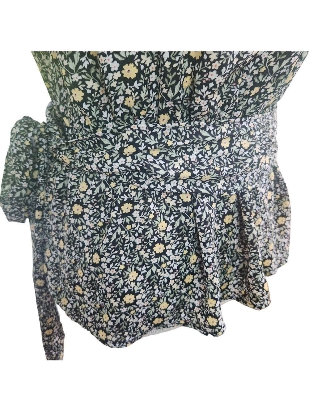 Max Studio Dainty Floral Print Belted Faux Wrap Top Flutter Sleeves Blouse Sz: M - Picture 7 of 13